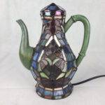 Tiffany-Stil-Tischlampe, schöne Buntglaslampe, Kanne